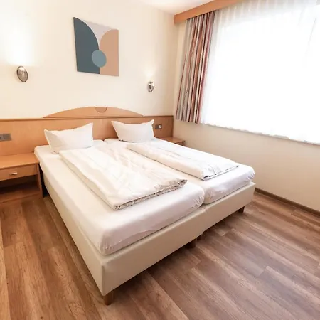 Aparthotel Dorfplatzl Garni Tux Exterior photo