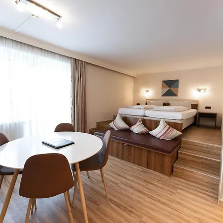 Aparthotel Dorfplatzl Garni Tux Exterior photo