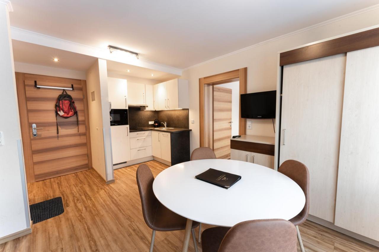 Aparthotel Dorfplatzl Garni Tux