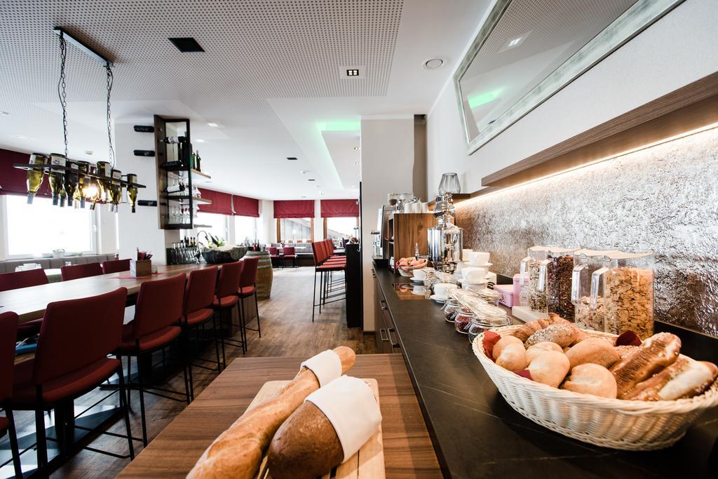 Aparthotel Dorfplatzl Garni Tux