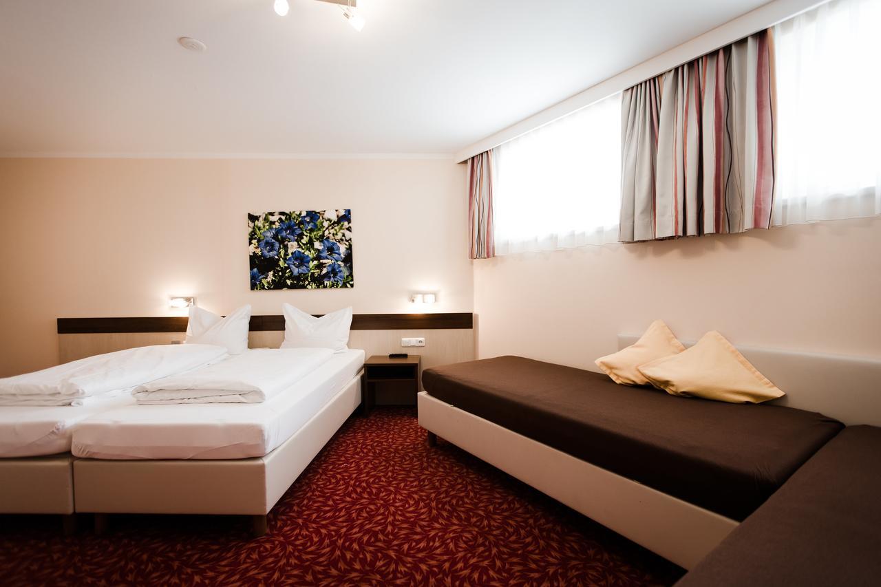 Aparthotel Dorfplatzl Garni Tux