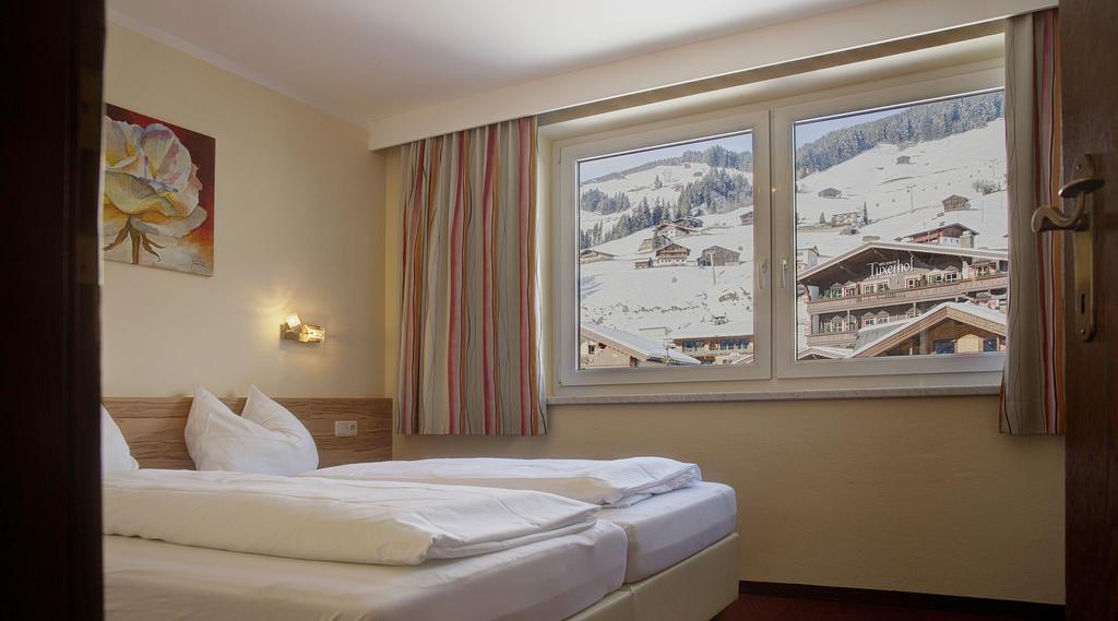 Aparthotel Dorfplatzl Garni Tux